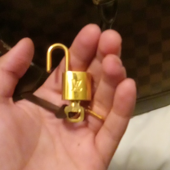 Louis Vuitton Paris purse - Picture 3 of 3